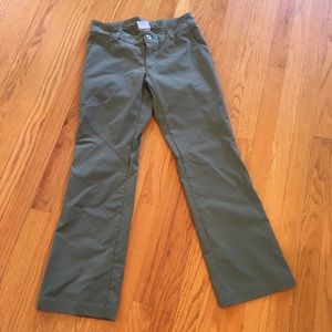 Columbia size 4 short omnishield pants